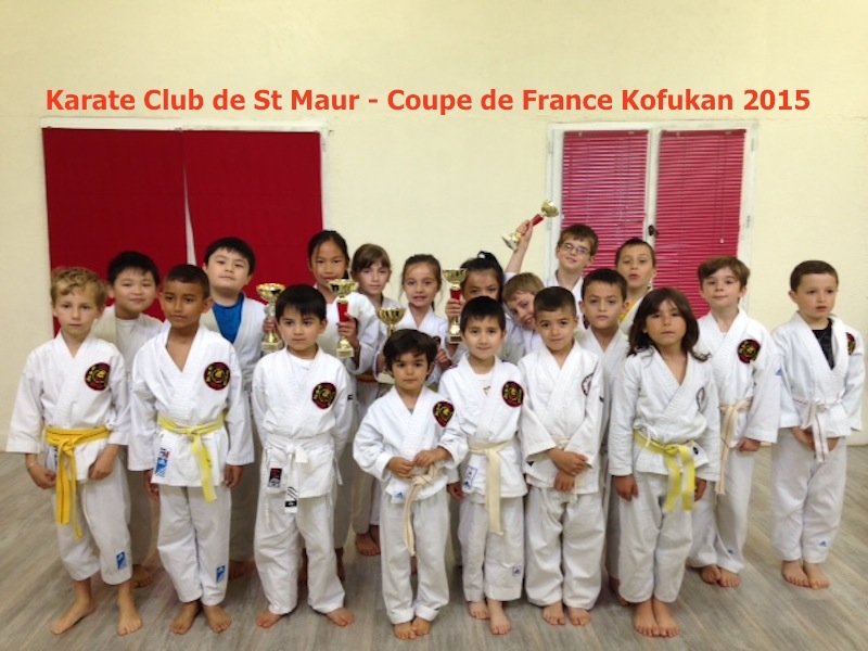 Karaté Club de Saint Maur - les Champions entourés des partenaires